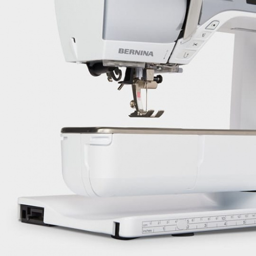 bernina-570qe-keyfeature-freearm